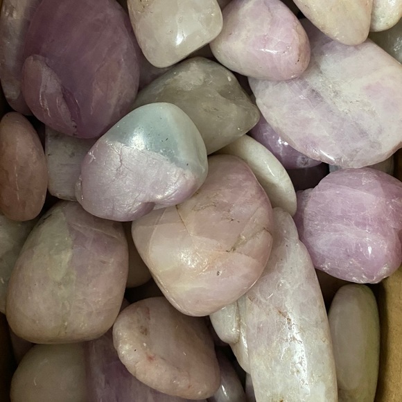 Lot of 5 Healing Palm Stones Aura Quartz Amethyst Opalite Kunzite - Picture 5 of 7